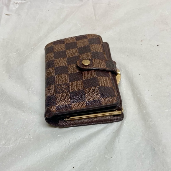Louis Vuitton Damier Ebene Kisslock Compact Wallet 5in x 4in - Picture 4 of 16